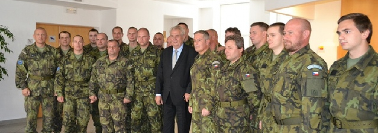 prislusnici-aktivni-zalohy-kvv-ostrava-spolecne-s-prezidentem-ceske-republiky-milosem-zemanem.jpg