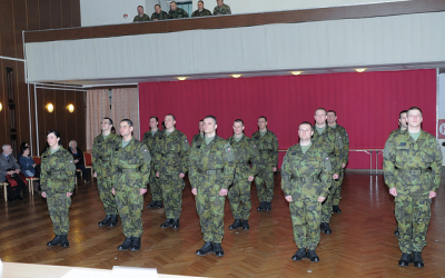 7slavnostnimu-ukonceni-kurzu-byli-pritomni-blizci-i-velitele-rot-a-cet-az-pri-kvv.jpg