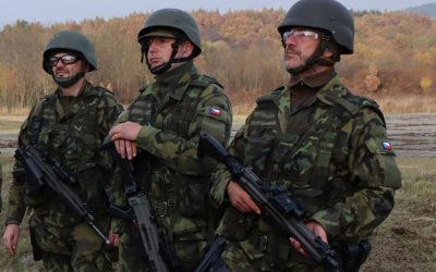 desatnik-ivan-nemes-_prvni-zleva_-na-rijnovem-vycviku-autor-rotny-patrik-vacha.jpg