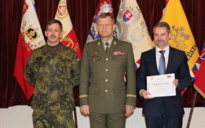 Generál Bečvář ocenil zaměstnavatele příslušníků aktivních záloh