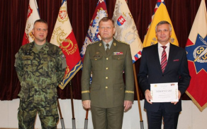 Generál Bečvář ocenil zaměstnavatele příslušníků aktivních záloh